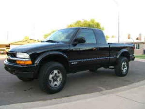 1999 Chevrolet S10 Extended Cab 4x4 in Onyx Black