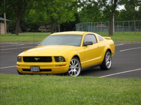 2005 Ford Mustang V6 Deluxe Coupe in Screaming Yellow