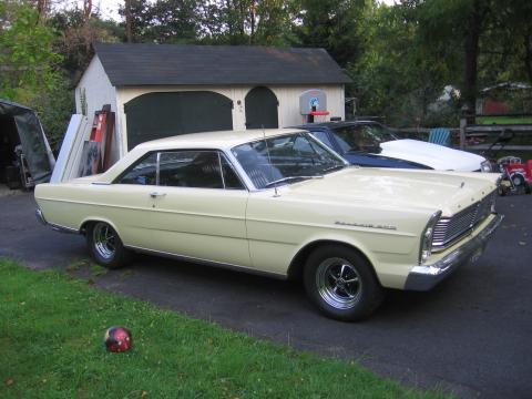 1965 Ford Galaxie 500 Fastback in Lt Yellow
