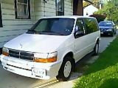 1992 Dodge Caravan LE in Bright White