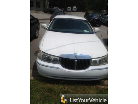 2002 Lincoln Town Car Executive in Vibrant White