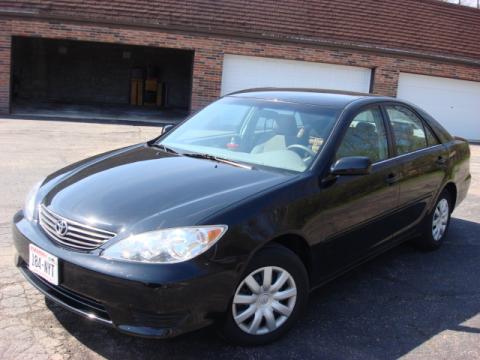 2005 Toyota Camry LE in Black